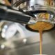 Kaffee aus einer professionellen Maschine