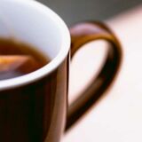 Tasse mit Teebeutel