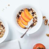 ein Müsli mit Obst